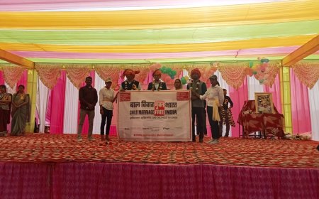 बाल विवाह मुक्त भारत अभियान के अंतर्गत नारायणपुर  में  निजी स्कूल के वार्षिकोत्सव मे बाल विवाह के खिलाफ लोगों को किया जागरूक