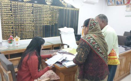 अपर जिलाधिकारी ने जिलाधिकारी  कार्यालय कक्ष में सुनी जन समस्याएं