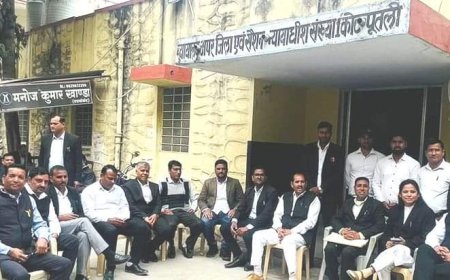 अधिवक्ताओं ने न्यायालय के सामने दिया धरना: 29 फरवरी तक न्यायिक कार्य स्थगित रखने का लिया निर्णय