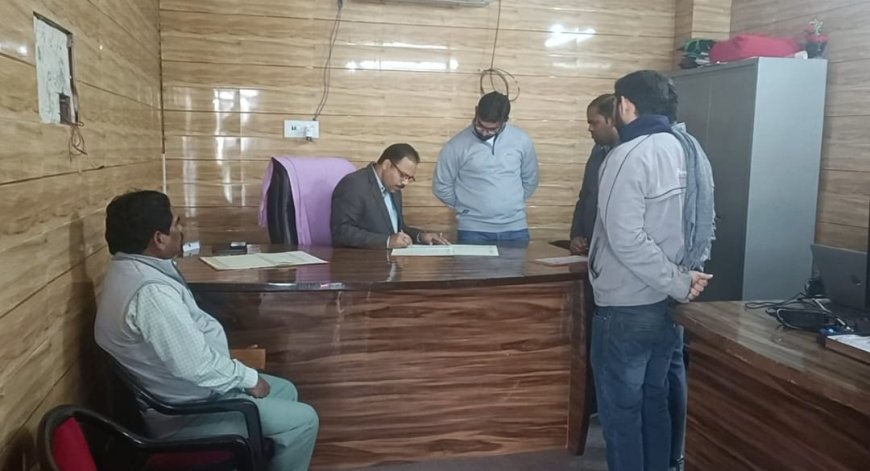 गोविंदगढ़ क्षेत्र में उपखंड अधिकारी एवं तहसीलदार ने कार्यालय का किया औचक निरीक्षण:31 कार्मिक मिले अनुपस्थित,चार कार्यालय में नहीं मिले कार्मिक