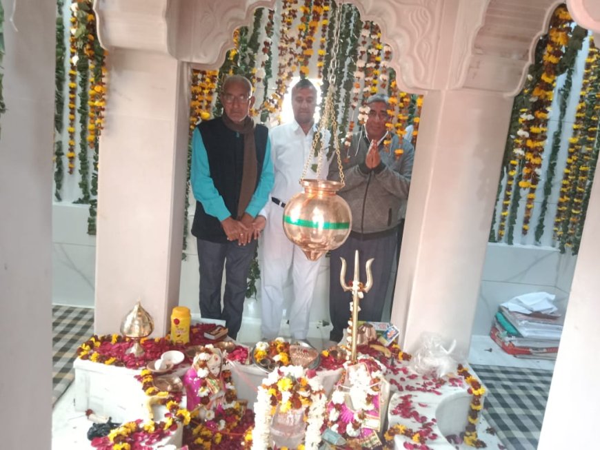 पचलंगी में द्वारकेश्वर मंदिर में शिव परिवार की मूर्तियों की हुई प्राण प्रतिष्ठा :साधु संतों का भी हुआ सम्मान