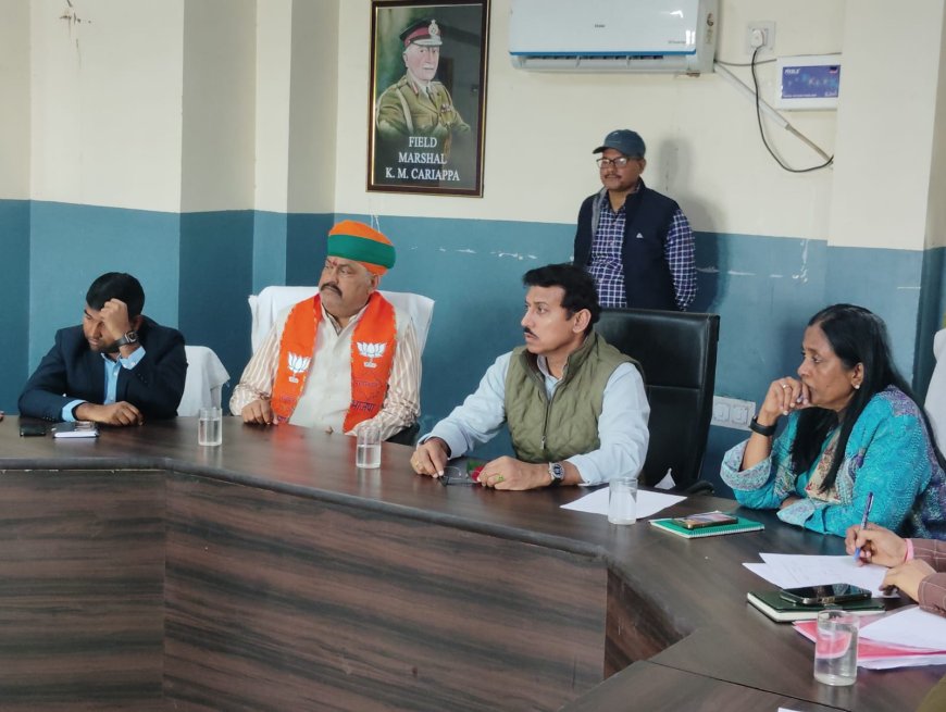 उद्योग मंत्री  राज्यवर्धन सिंह राठौड़ ने ली विभागीय अधिकारियों की समीक्षा बैठक