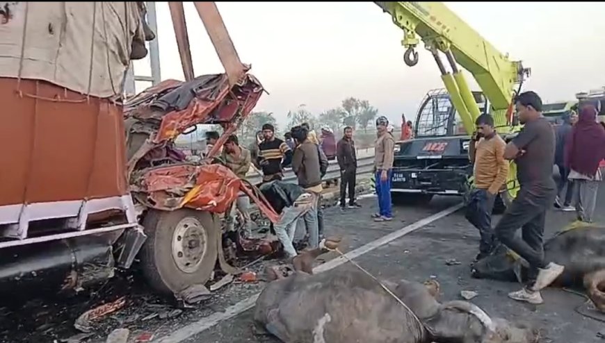दिल्ली-मुंबई एक्सप्रेस वे पर हादसा:- खड़े डंपर में घुसा केंट्रा ट्रक, तीन की मौत:एक घायल