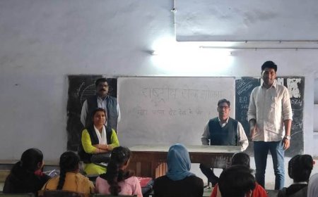 महाविद्यालय मे मेरा पहला वोट देश के लिए" पर राष्ट्रीय सेवा योजना द्वारा व्याख्यान माला का आयोजन