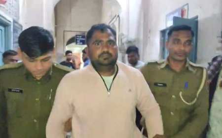 अस्पताल में रात को वार्ड में चाकू लेकर घूम रहे युवक को मरीजों  पड़कर किया पुलिस के हवाले