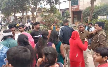 मोबाइल टावर लगाने पर रोक लगी होने के बावजूद रात्रि को चोरी छिपे करते हैं कार्य