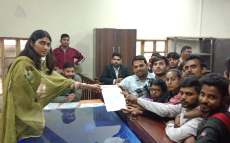 SFI ने उपखण्ड अधिकारी को मुख्यमंत्री के नाम सोंपा ज्ञापन ,कॉलेज को नये भवनो में शिफ्ट करने व विधा संबल के तहत लगे व्याख्याताओ को स्थाई करने की मांग