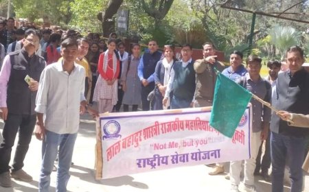 महाविधालय में बुधवार को मेरा पहला वोट देश के लिए कार्यक्रम के अन्तर्गत मतदाता जागरूकता रैली का आयोजन