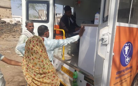 मोबाइल पशु चिकित्सालय द्वारा ईटोली व बहादुरपुर गांव मे पशुपालको के पशुओ को दिया नि:शुल्क उपचार