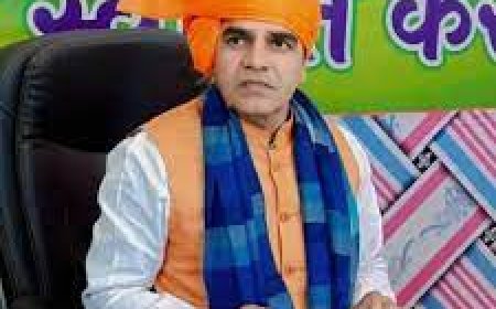 महुवा विधायक राजेंद्र प्रधान ने बड़ागांव में की जनसुनवाई, अधिकारियों को तुरंत निस्तारण के दिए निर्देश