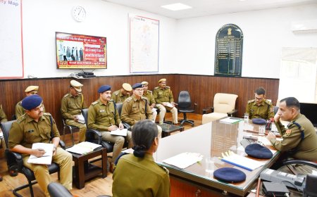 पुलिस महानिरीक्षक ने ली पुलिस अधिकारियों की मीटिंग