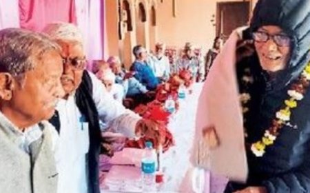 अधिवेशन में 75 से 90 वर्ष के पेंशनरों का किया सम्मान