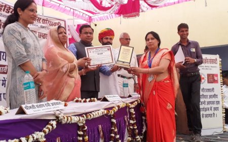 इंडियन रेड क्रॉस सोसायटी द्वारा किया गया महिलाओं का सम्मान