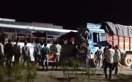 ट्रक से टकराई बारात की बस, 21  घायल, मची अफरा-तफरी