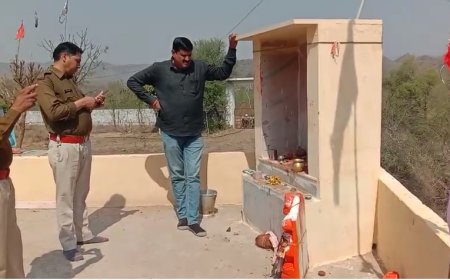 हनुमान जी महाराज की मूर्ति सहित त्रिशूल किया खंडित:  चांदी के छत्र नकदी सहित अन्य सामान पार