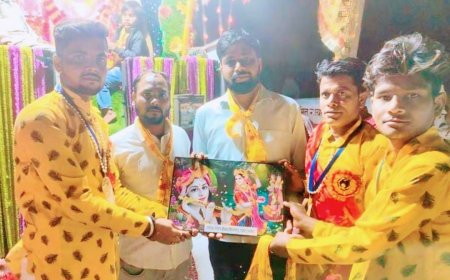 सकट में श्याम भक्तो ने खाटू श्याम जी के पद यात्रियों का पुष्प वर्षा कर किया स्वागत