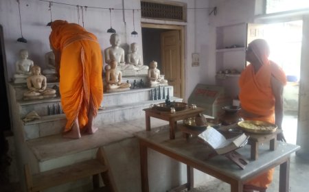 जैन धर्म के आठवें तीर्थंकर भगवान चंद्र प्रभु का मोक्ष कल्याणक महोत्सव मनाया