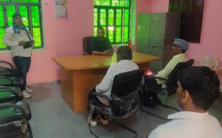 रैणी एसडीओ ने आदर्श आचार संहिता को ध्यान मे रखते हुए नगरपालिका कार्मिको को क्षेत्र मे लगे पोस्टर और बैनरो को हटाने के दिए निर्देश