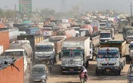 दिल्ली-जयपुर हाईवे पर ट्रक दुर्घटना के बाद लगा 4 किलोमीटर जाम, हजारों गाड़ियां फंसी