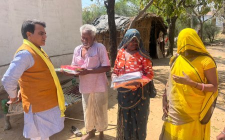 महुवा विधायक राजेन्द्र प्रधान पहुँचे पालोदा प्रेम हरिजन के घर,  जानी कुशलक्षेम