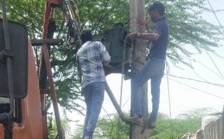 बिजली विभाग द्वारा 35 लाख बकाया पर दस ट्रांसफार्मर उतारे