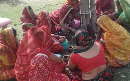 महिलाओं ने की आंवले वृक्ष की पूजा