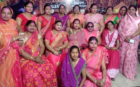 वैश्य महिला समिति ने मनाई तिलक होली