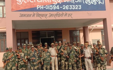 लोकसभा चुनाव में शांतिपूर्ण मतदान के लिए बीएसएफ व पुलिस प्रशासन ने किया गुढ़ागौड़जी में किया फ्लेग मार्च