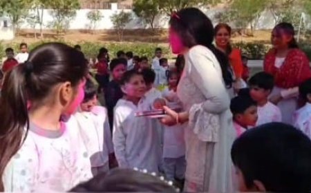 शिक्षा के साथ-साथ त्योहारो व पारंपरिक गीतों का महत्व अधिक- डॉ संतोष सिरोही