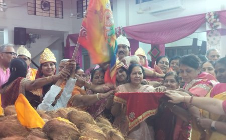 दिगंबर जैन समाज ने मनाई तिलक होली  