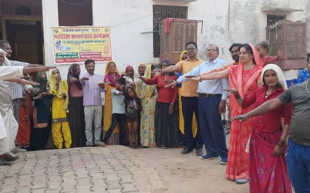 महुवा मे स्वीप टीम द्वारा घुमंतू जाति गाड़िया लोहार मतदाता किया संवाद व शपथ कार्यक्रम आयोजित
