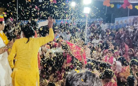 श्री दाऊजी मन्दिर में फाग महोत्सव में बही भजनो