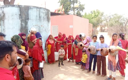 उदयपुरवाटी जल संघर्ष समिति के तत्वाधान में महिलाओं द्वारा पेयजल को लेकर विरोध प्रदर्शन