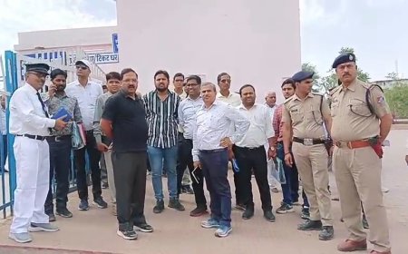 मंडल रेल प्रबंधक आगरा पहुंचे खेड़ली, अमृत भारत योजना के तहत चल रहे कार्यो का किया निरीक्षण