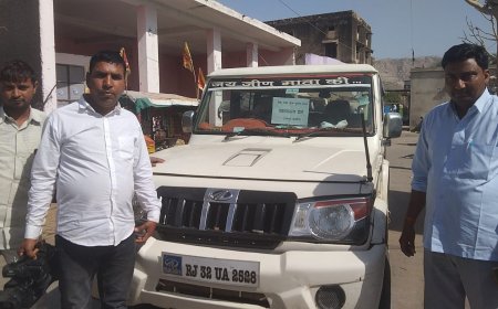 एफएसटी टीम ने हटाए झंडे, चौपाल पर ग्रामीणों को मतदान के लिए किया जागरूक