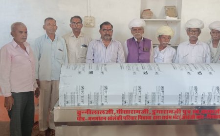 पिचावा गांव के समाज सेवी ने समाज को शव रखने के लिए डी फ्रीजर किया भेट 