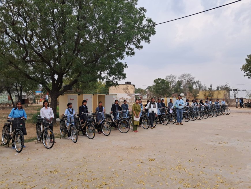 सरकार की महत्वाकांक्षी योजना नि:शुल्क साइकिल वितरण योजनान्तर्गत पिनान स्कूल मे बेटियो को मिली साइकिल