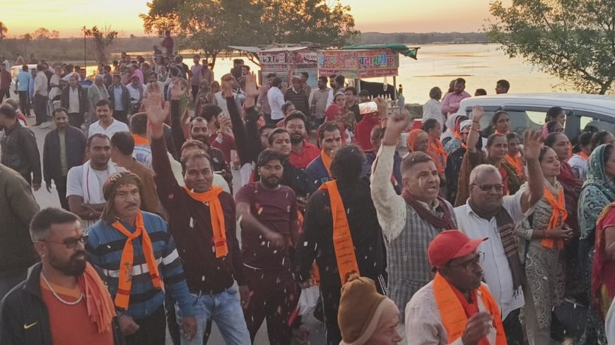 मथुरा-अयोध्या-छपैया के लिए जाते 135 पदयात्री का गुरलाँ में स्वागत