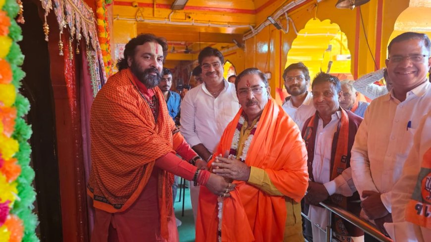 भाजपा के पूर्व प्रदेशाध्यक्ष डॉ अरुण चतुर्वेदी ने लोहार्गल के सूर्य मंदिर में लगाई धोक