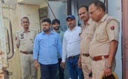 ब्रांडेड कंपनियों के नाम से नकली कपड़ों के कारोबार का भंडाफोड़:70 लाख रुपए कीमत के नकली कपड़े जब्त