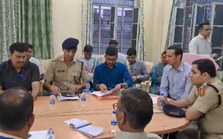 क्रिटिकल बूथो को चिन्हित कर अवगत कराने के जिला कलेक्टर ने दिए निर्देश