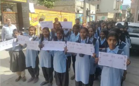 खैरथल में स्कूली छात्रों ने निकाली मतदाता जागरूकता रैली