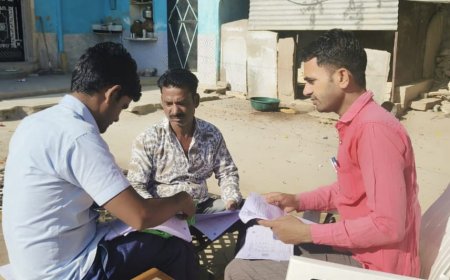 मतदाता पर्चियों का किया वितरण