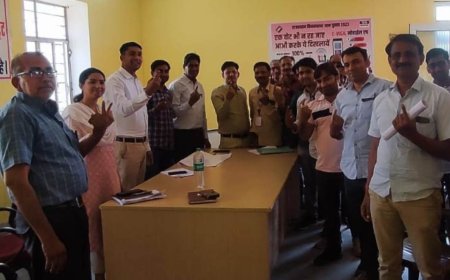 सहायक रिटेनिंग अधिकारी महुवा लाखन सिंह ने ईवीएम मशीनों की सीलिंग मार्क पोल एवं अंतरिम चेकिंग का दिया प्रशिक्षण