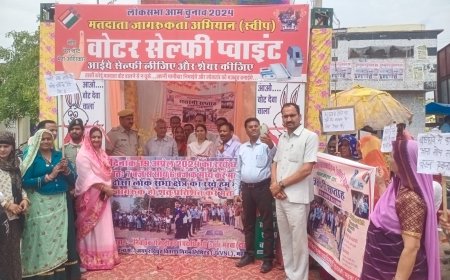 महुवा में सतरंगी सप्ताह के तहत वोट करूंगी तभी बढ़ूंगी थीम पर महिला रैली तथा सेल्फी प्वाइंट का शुभारम्भ