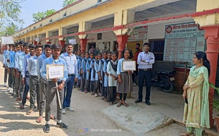 मानव श्रृंखला बनाकर विधार्थियों ने निकाली मतदाता जागरूकता रैली