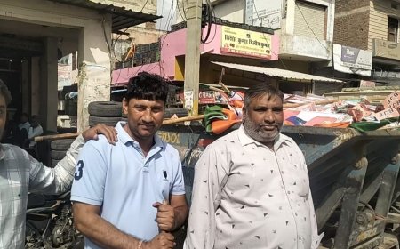 नगरपरिषद द्वारा आदर्श चुनाव के मद्देनजर चुनाव प्रचार सामग्री हटवाई