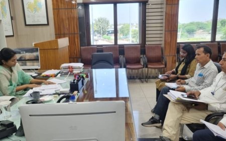 जिला कलक्टर ने ली जन स्वास्थ्य अभियांत्रिकी विभाग के अधिकारियों की बैठक :पेयजल समस्या ग्रस्त क्षेत्रों में टैंकरों के माध्यम से पानी की उपलब्धता करें सुनिश्चित -जिला कलक्टर