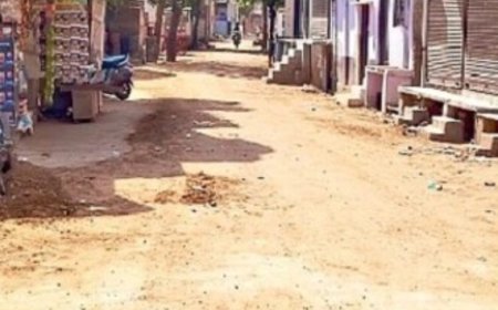 लापरवाही: सड़क बनाकर नहीं हटाई मिट्टी, आमजन परेशान