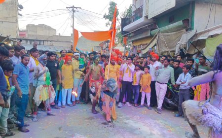 नौगावा मे श्री हनुमान जन्मोत्सव पर निकाली भव्य शोभायात्रा एवं भंडारे का हुआ आयोजन